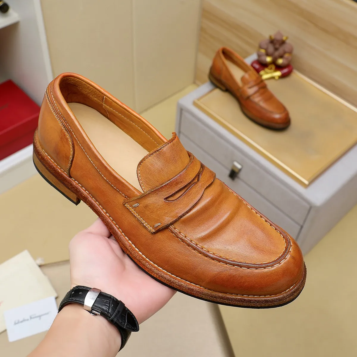 Men's shoes 💰920 💰 Louis Vuitton LV ® Autumn and Winter 🆕 models 🔛Full shoe counter First layer cowhide, 🐂Leather lined casual shoes for men, super soft outsole, a must for driving. Counter synchronization Original first layer cowhide Completely 1:1 mold customization 🌹Top version, 3 colors available! Number: 38-45 (37.46. Customized)